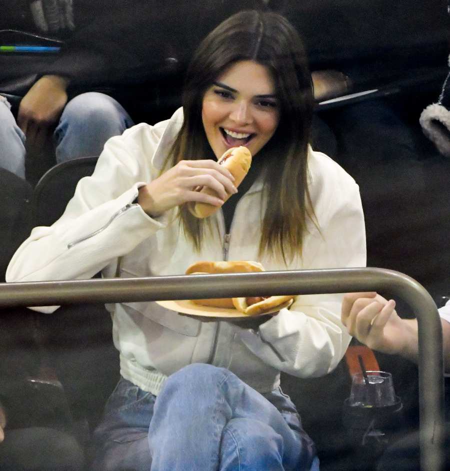 Kendall-Jenner-hot-dogs-Rangers