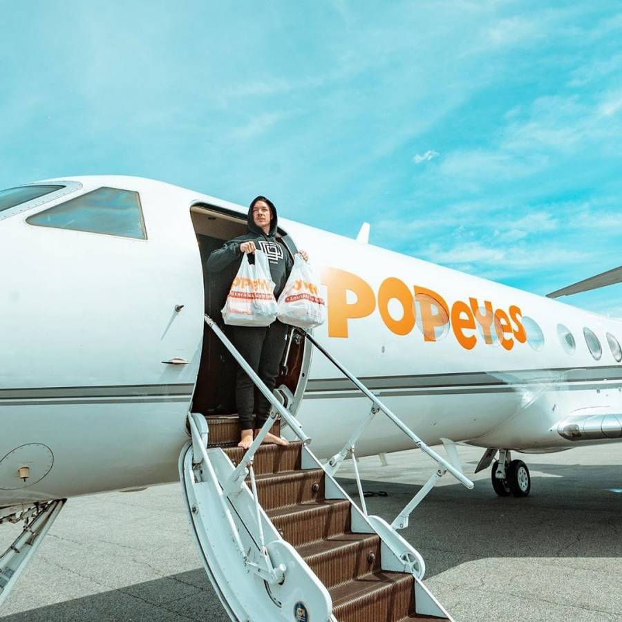 Celebrities Eating on Private Planes