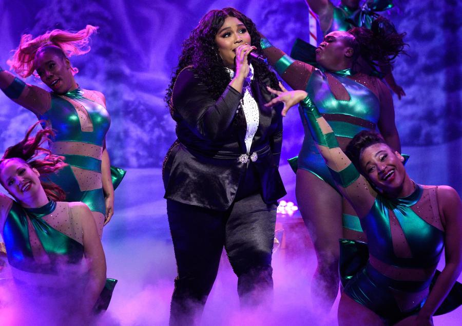 Lizzo's SNL Performance Looks