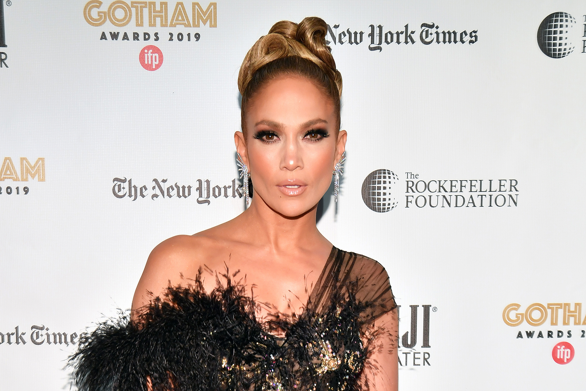 jennifer-lopez-glow
