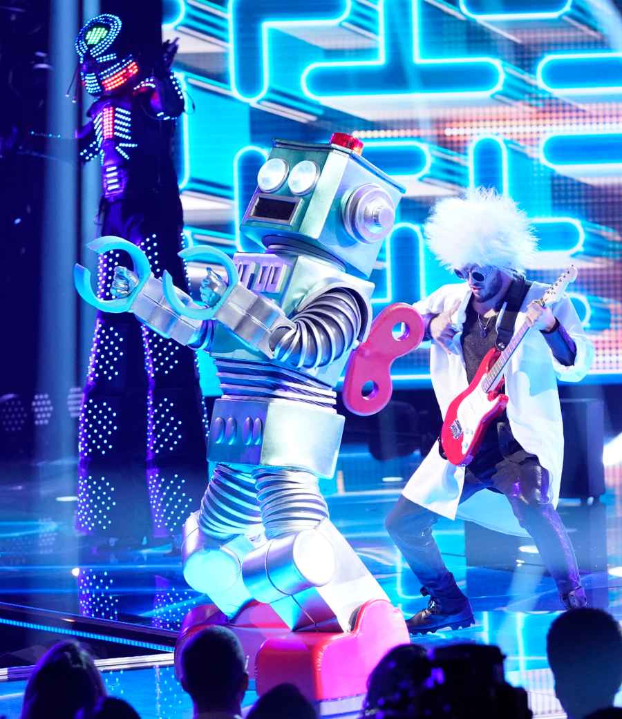 The Masked Singer Premiere Robot