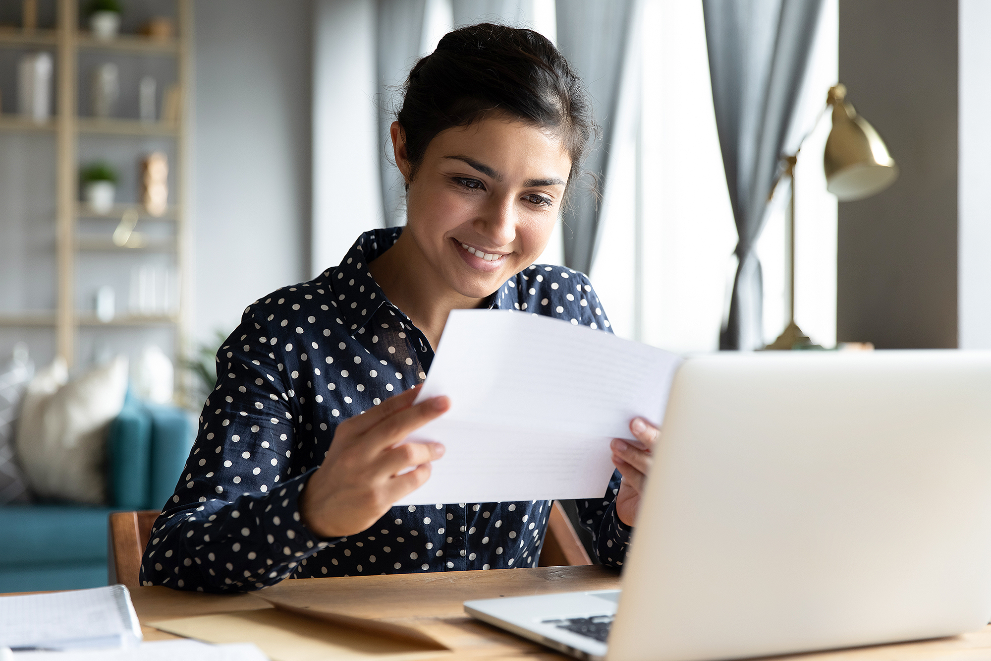 woman-doing-taxes
