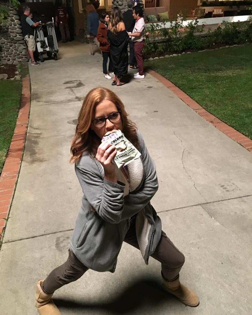 Jenna-Fischer-snacking-on-set