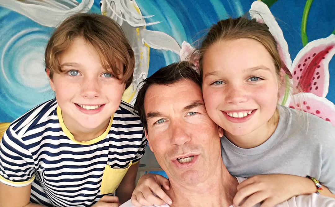 Jerry O’Connell Jokes He Doesn’t Like His Children Amid Coronavirus Quarantine