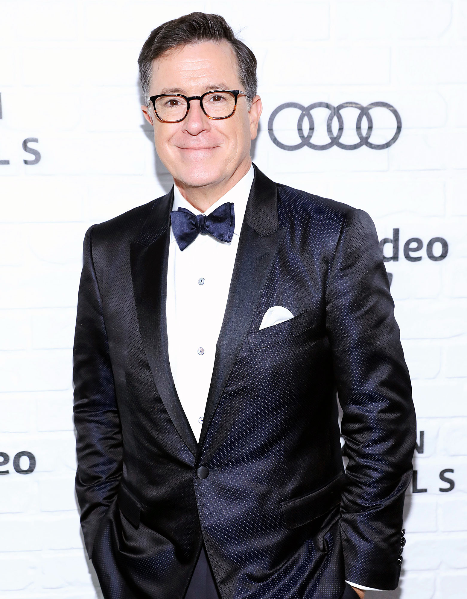 Watch Stephen Colbert Use His Wifes Makeup to Return Face to Normal