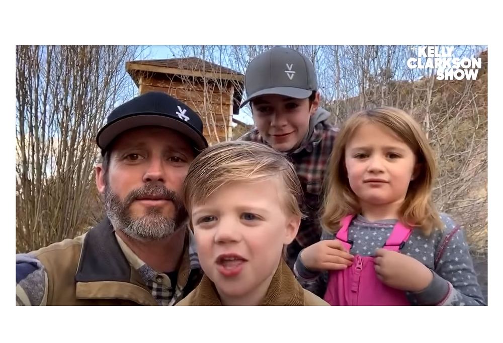 Kelly Clarkson Husband Kids Send Her Birthday Wishes Adorable Video