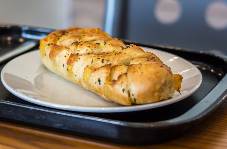 Armadillo Cheesy Garlic Bread