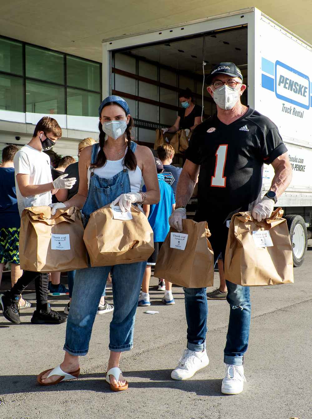 Gabrielle Anwar Husband Shareef Malnik Give Meals First Responders