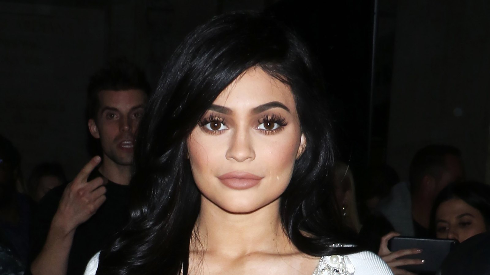 Kylie Jenner Disturbed Cut Cake 2