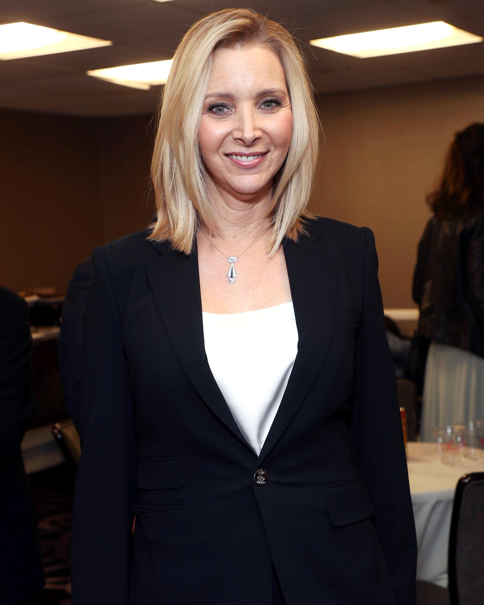 Lisa Kudrow Hilariously Skips Over ‘Friends’ on HBO Max to Watch ‘The Comeback’
