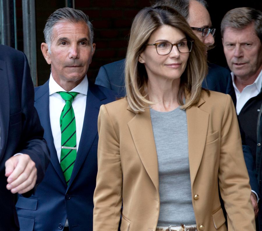 Lori Loughlin Mossimo Giannulli plead guilty