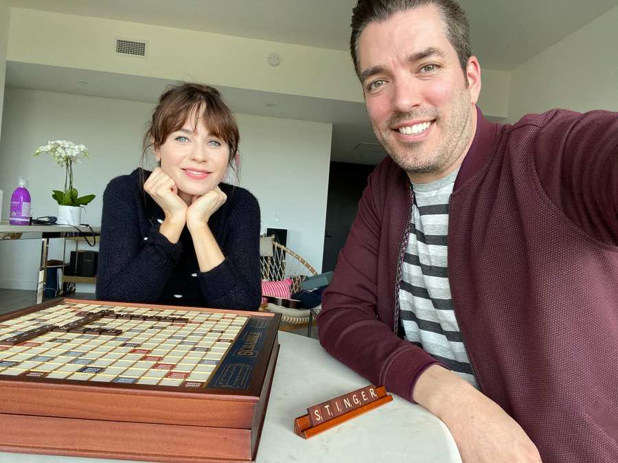 Zooey Deschanel and Jonathan Scott Stars Playing Games Amid Quarantine