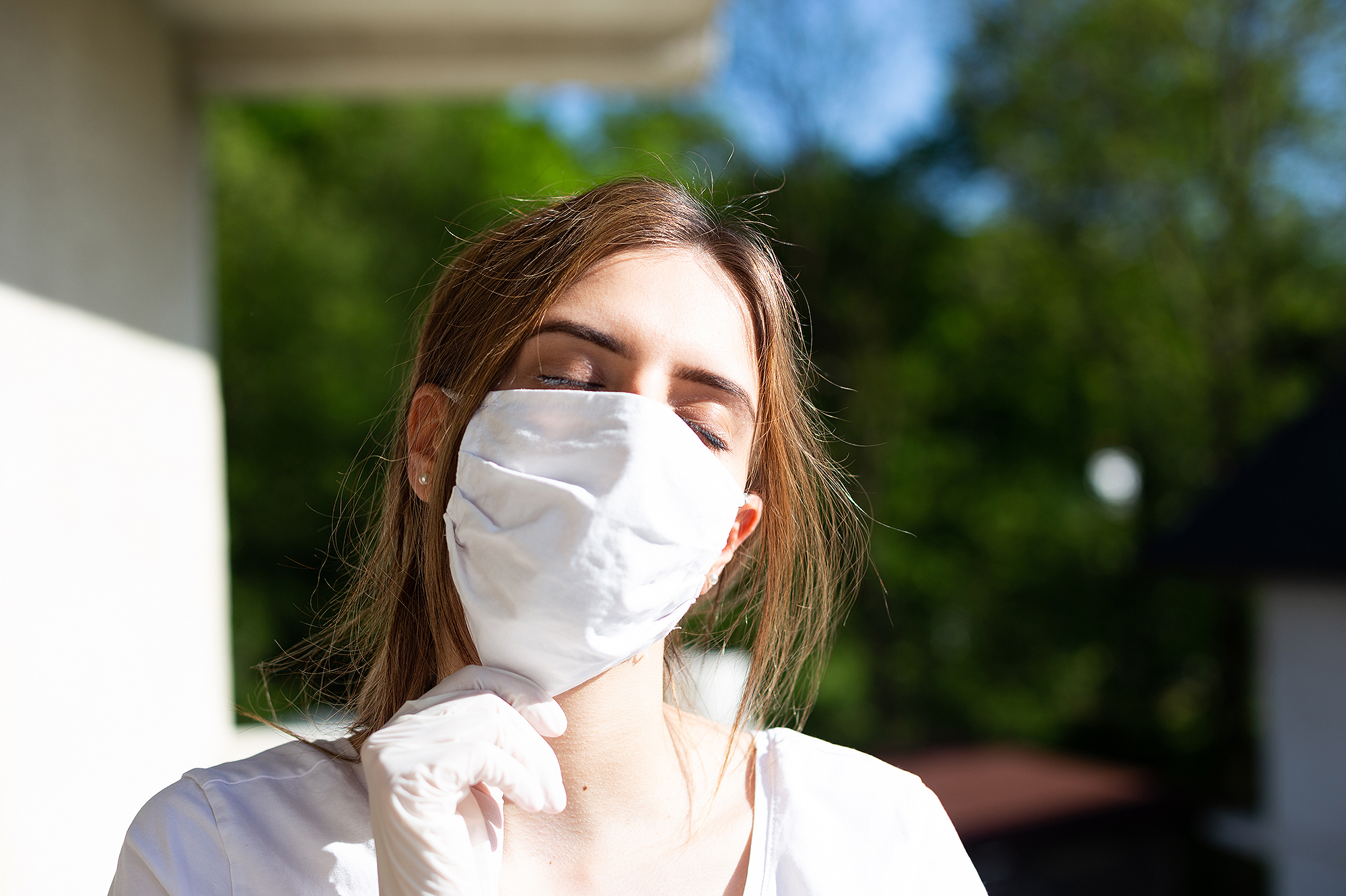 woman-wearing-mask-summer