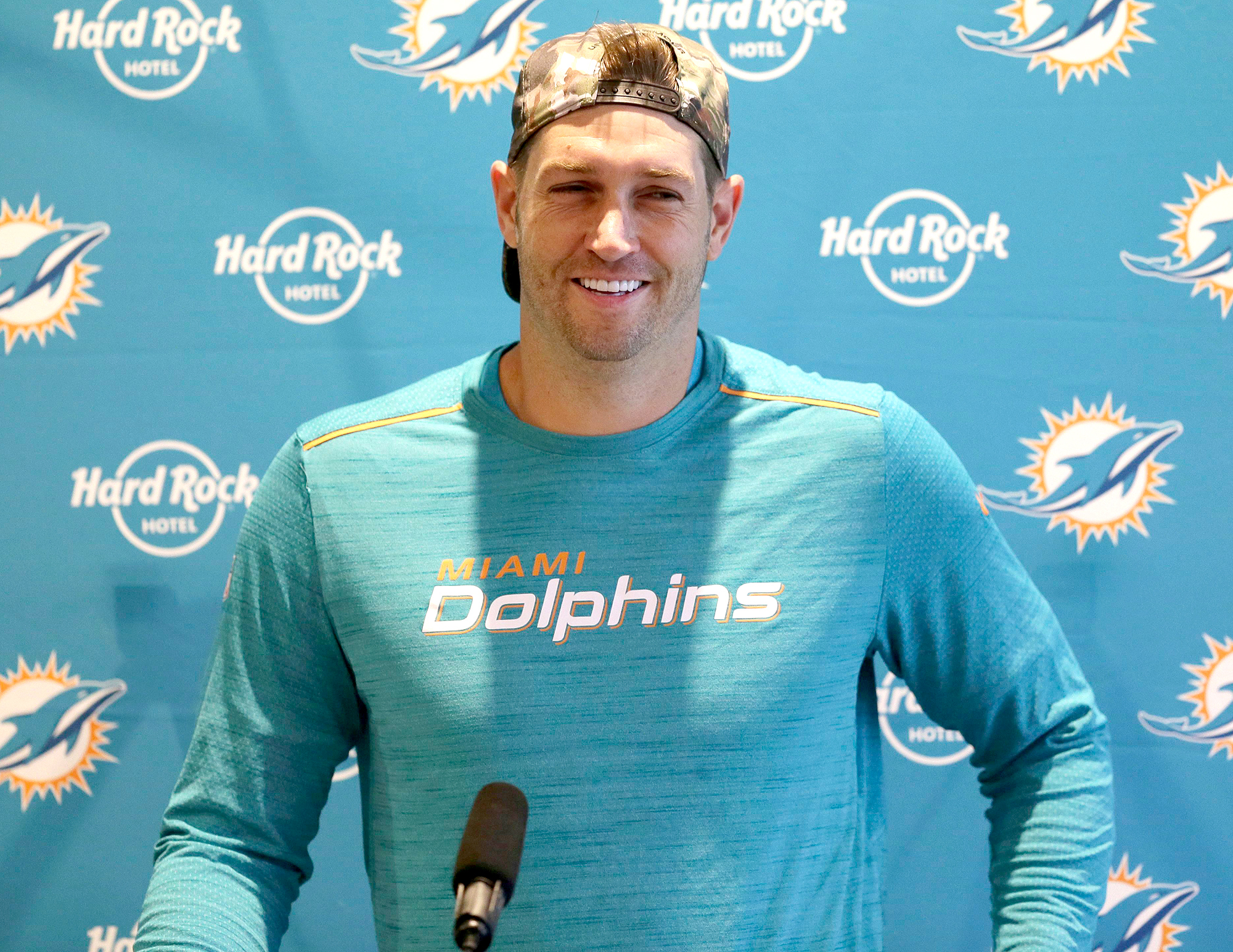 Jay Cutler Catches Chicken Serial Killer After Backyard Investigation