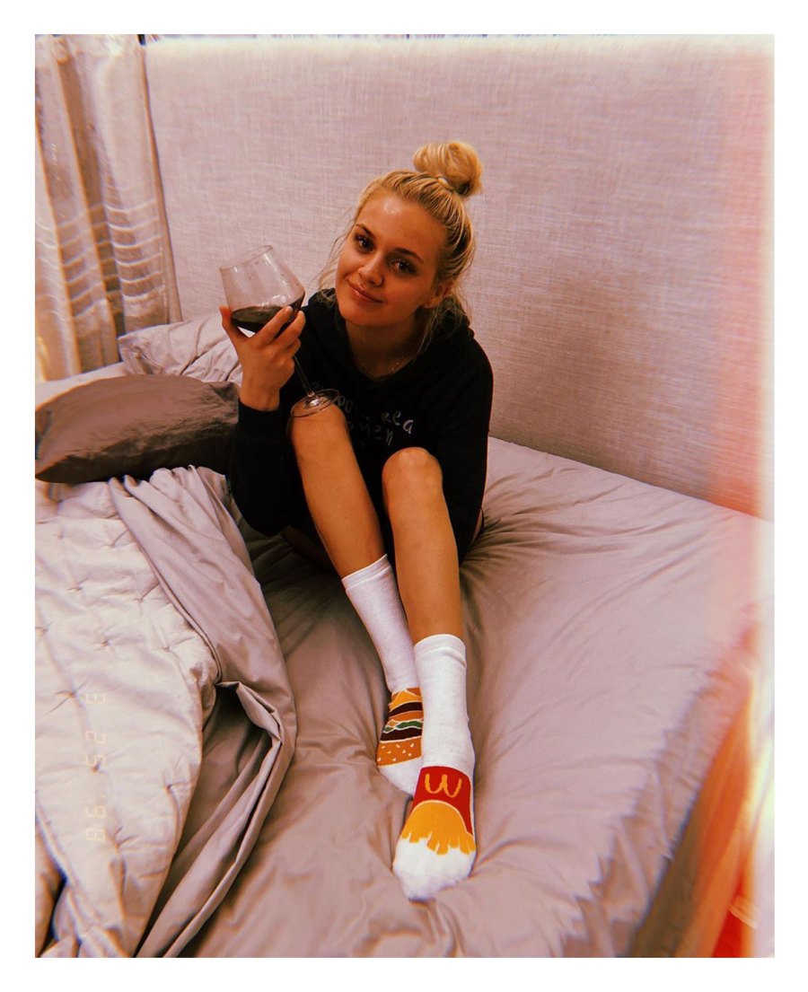 Kelsea Ballerini Stars Eating in Bed