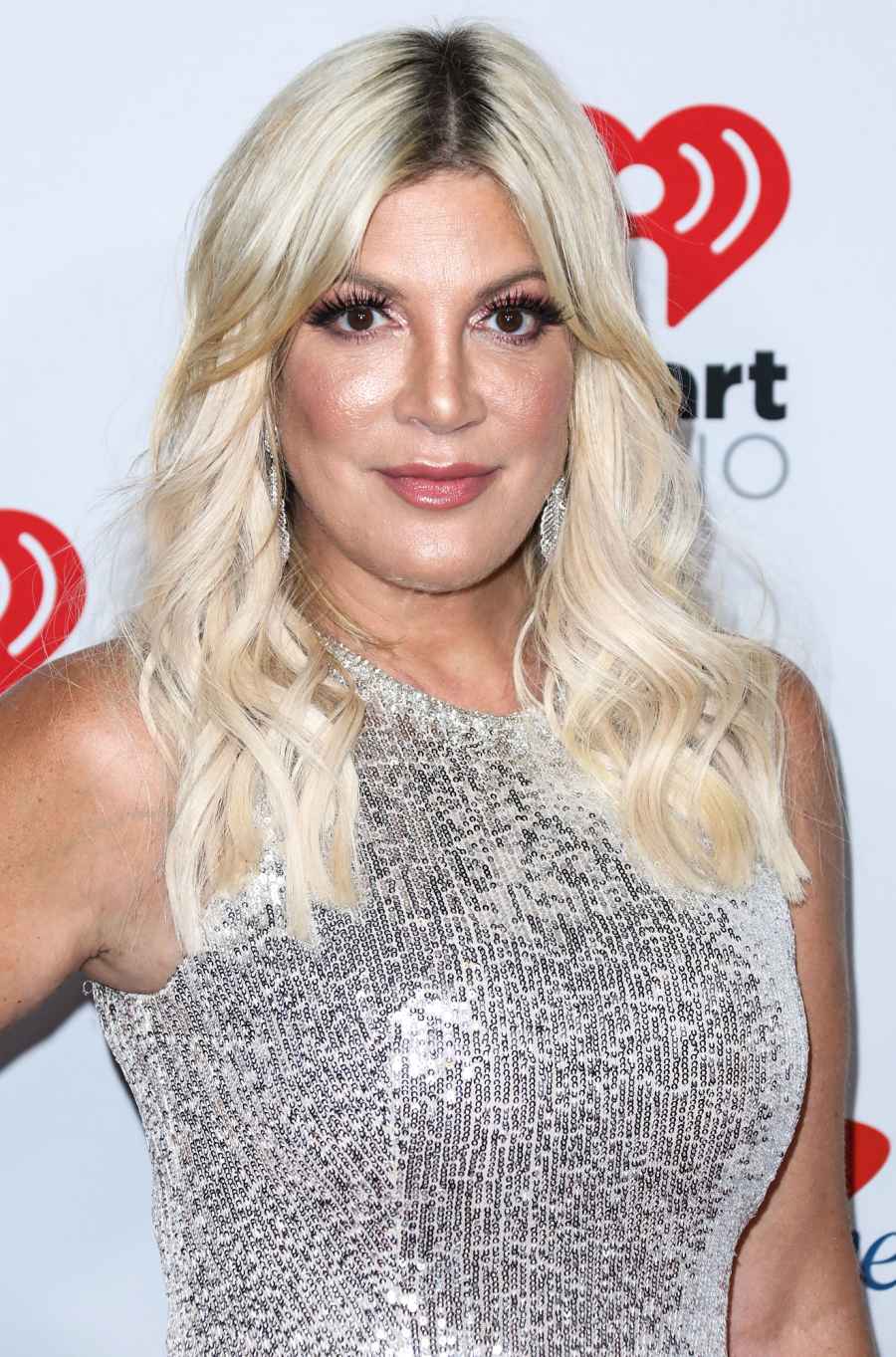 Tori Spelling 90210 Stars Deny Jessica Alba Eye Contact Claim