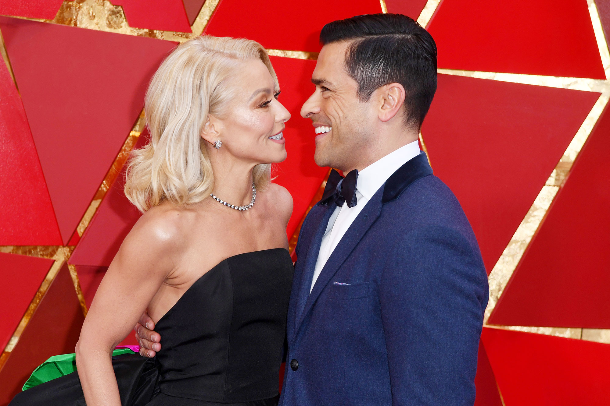 Kelly Ripa and Mark Consuelos attend the 90th Annual Academy Awards Kelly Ripa and Mark Consuelos Still Have an Infectious Energy Together As She Turns 50