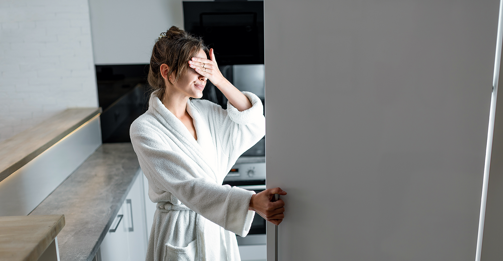 hungry-woman-fridge