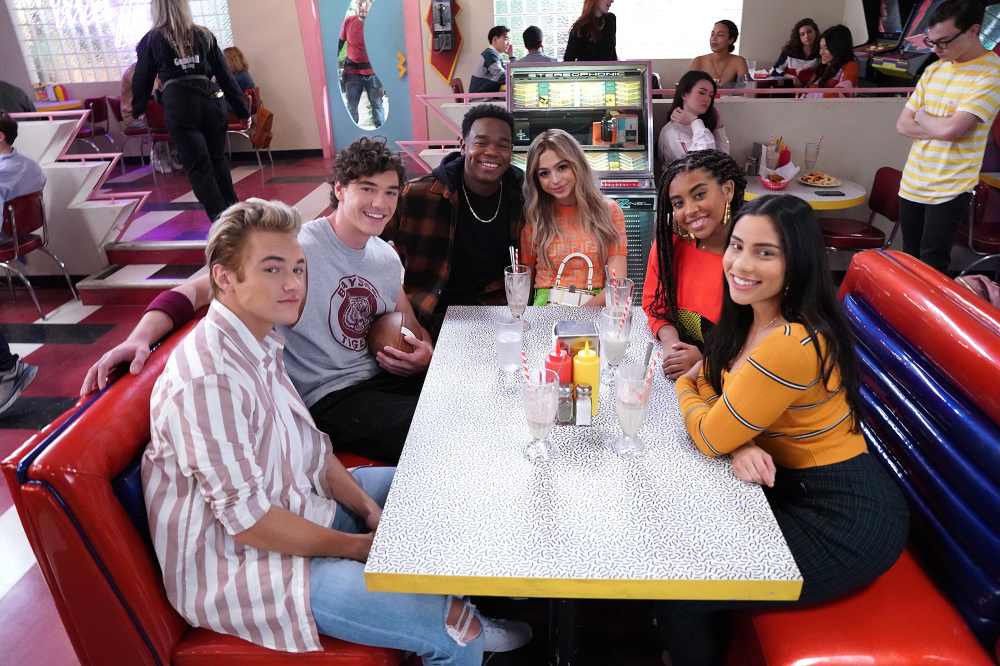 New Saved By the Bell Cast Reveals Advice They Got From Original Stars Mitchell Hoog Belmont Cameli Dexter Darden Josie Totah Aisha Alycia Pascual-Pena Haskiri Velazquez