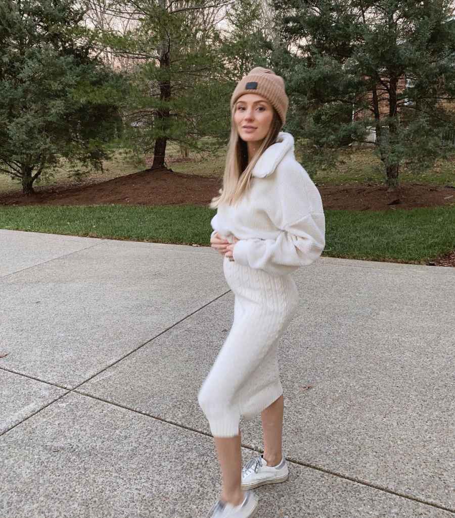 ‘Bachelor’ Alum Lauren Bushnell’s Baby Bump Album Ahead of 1st Child: Pregnancy Pics