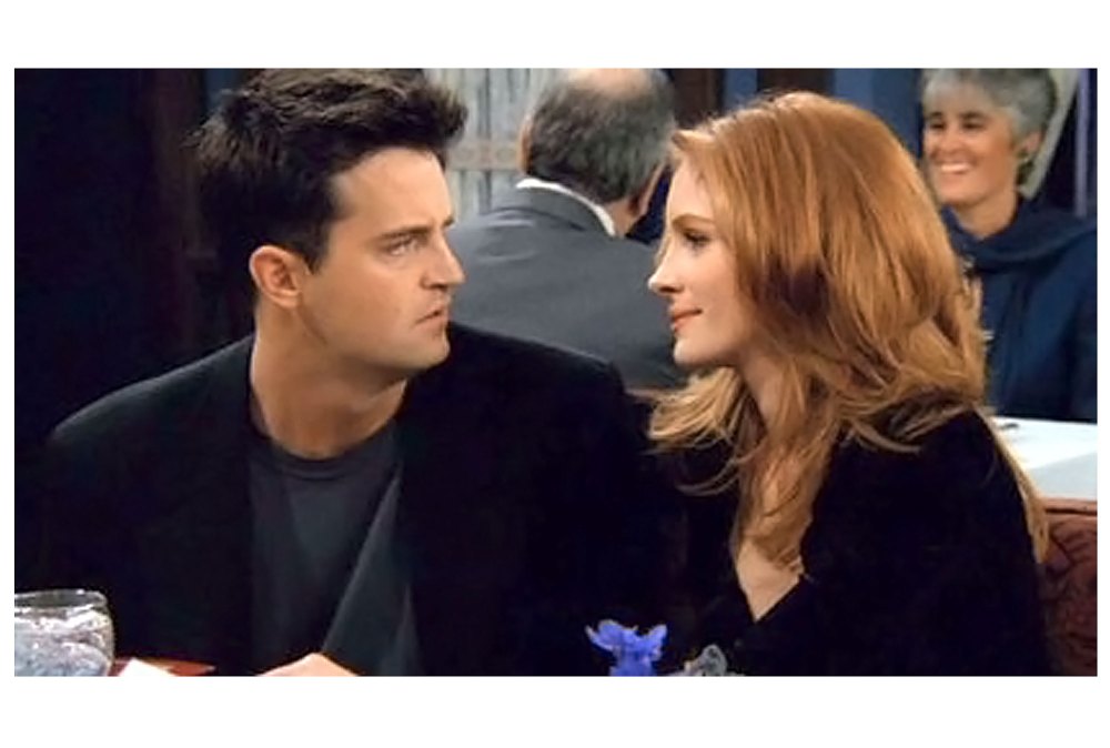 Friends Writers Say Matthew Perry Julia Roberts Flirted Over Faxing