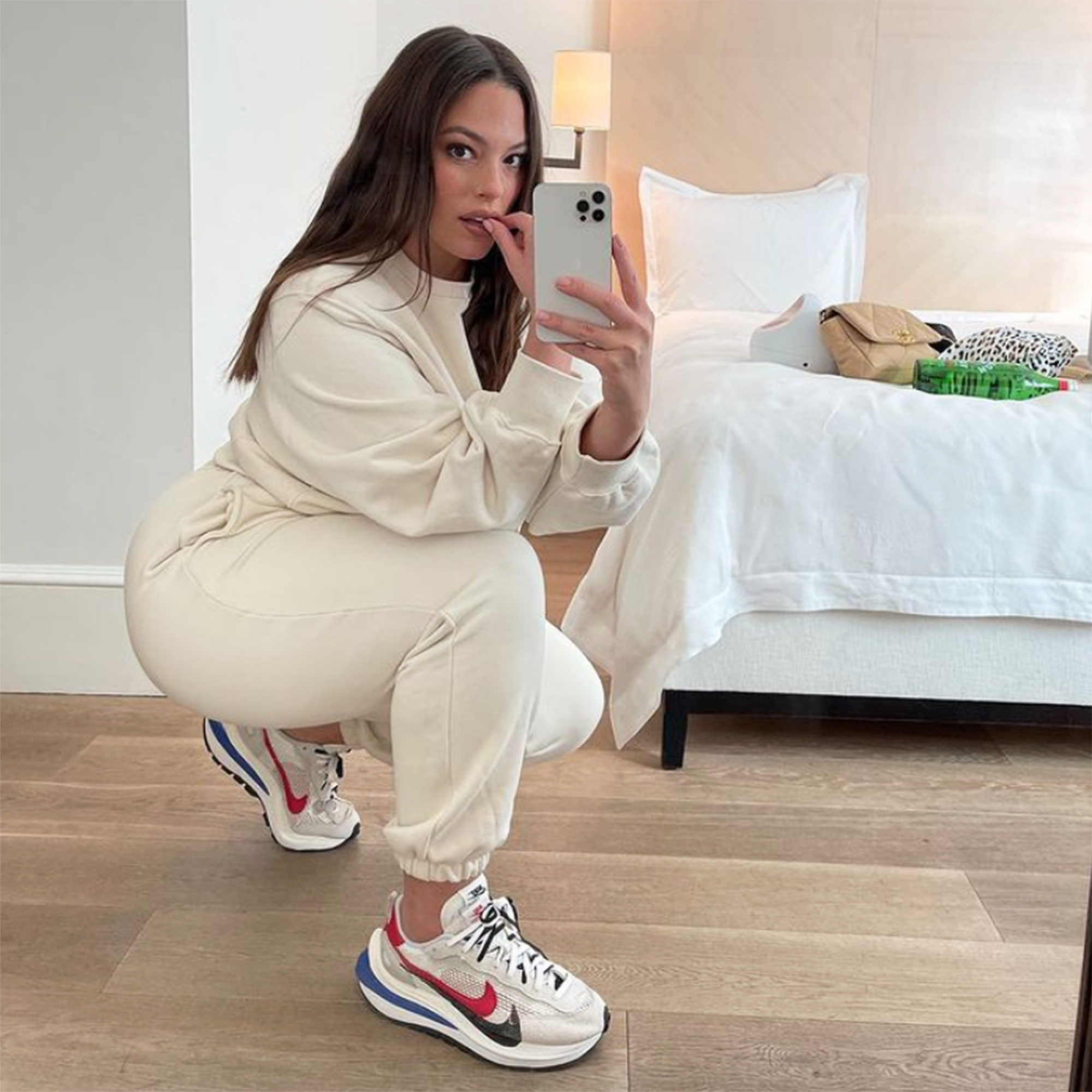 ashley-graham-selfie