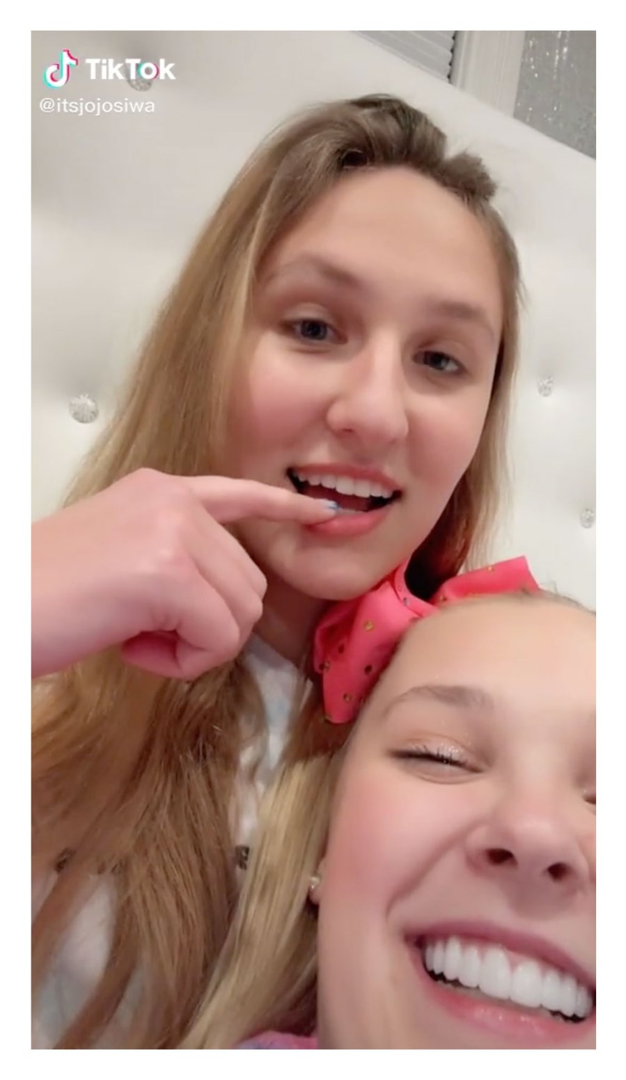 JoJo Siwa Introduces Girlfriend Kylie While Celebrating 1-Month Anniversary TikTok