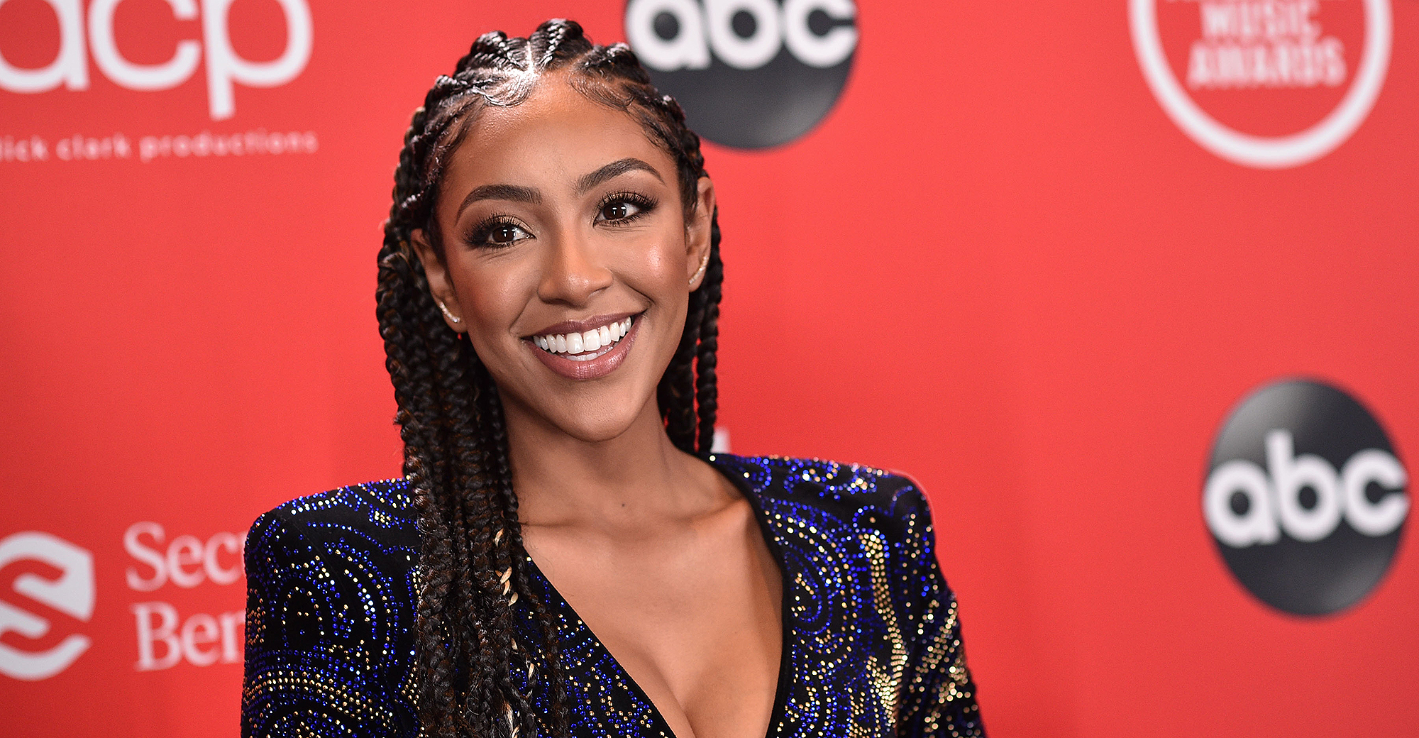 tayshia-adams