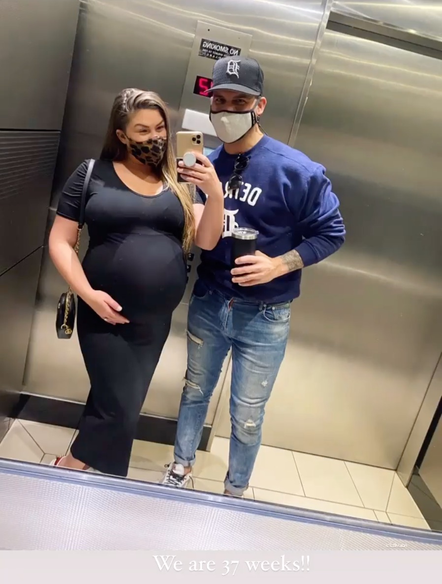 37 Weeks! See Pregnant Brittany Cartwright's Baby Bump Album Another Week Down