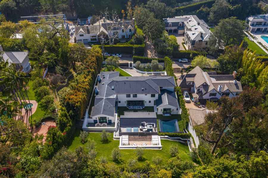 Inside Rihanna 13.8 Million Mansion See Pics