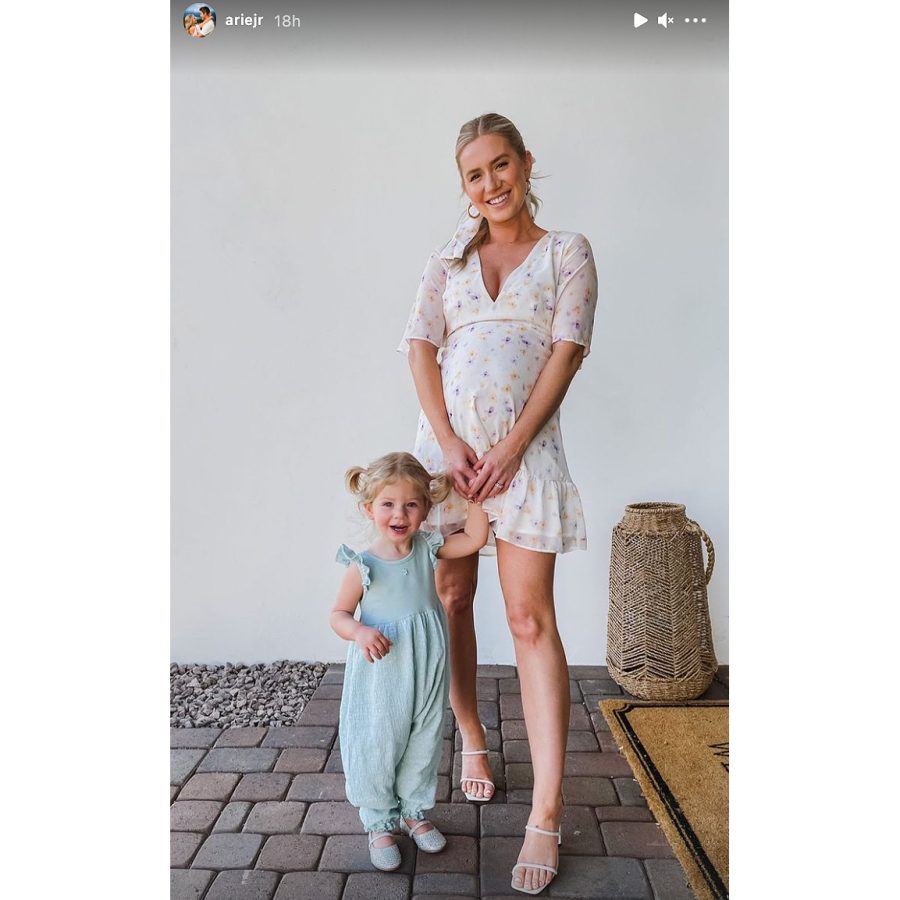 pregnant-lauren-burnhams-baby-bump-pics-ahead-of-welcoming-twins 1