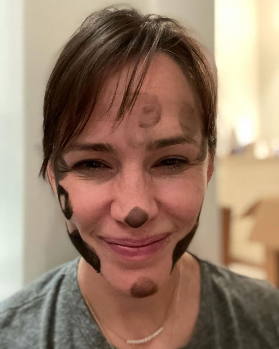 She’s 49! Look Back at Jennifer Garner’s Best Makeup-Free Selfies