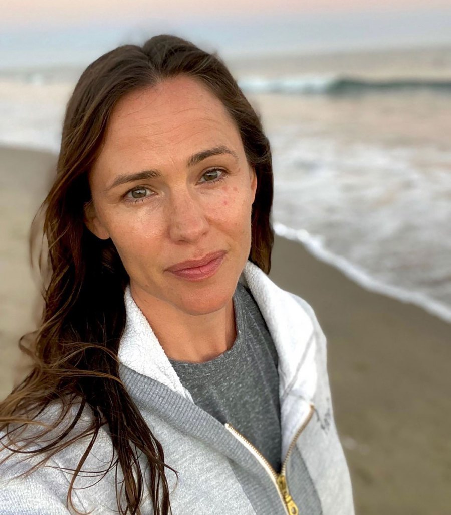 She’s 49! Look Back at Jennifer Garner’s Best Makeup-Free Selfies