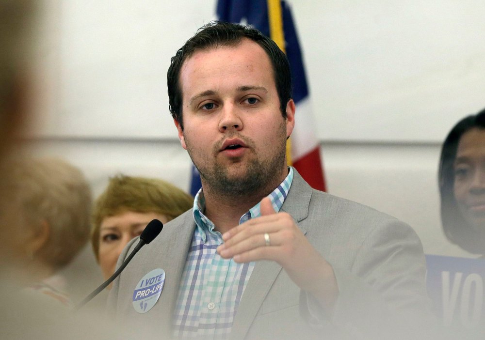 Josh Duggar Arrested in Arkansas Days After Wife Anna Duggar Announces 7th Pregnancy