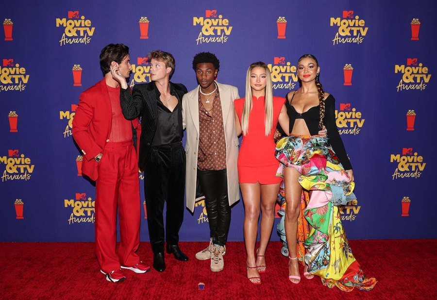 Outer Banks Cast Prove Theyre Squad Goals MTV Movie TV Awards 2021 Red Carpet