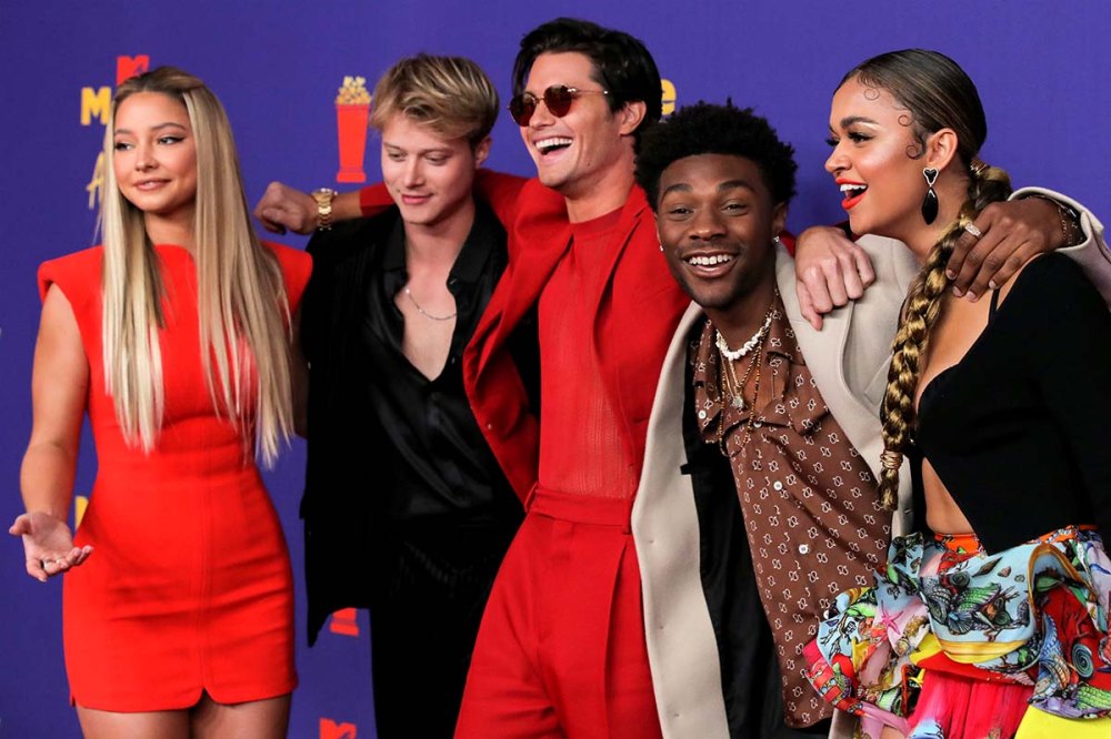 Outer Banks Cast Prove Theyre Squad Goals MTV Movie TV Awards 2021 Red Carpet