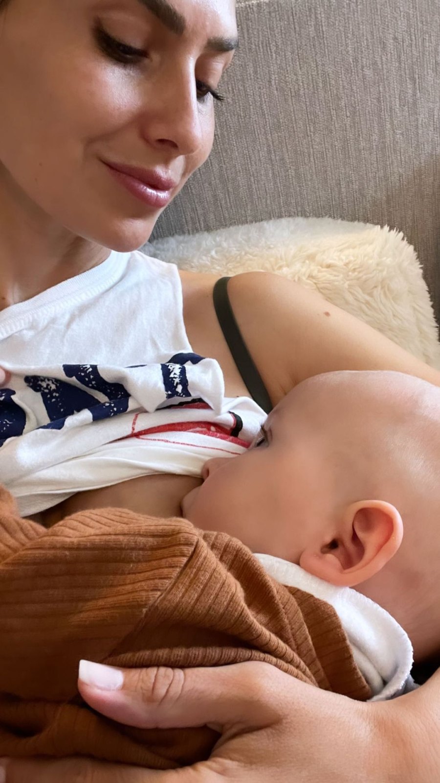 Hilaria Baldwin Shares Nursing Pics While Raising 6 Kids June 2021