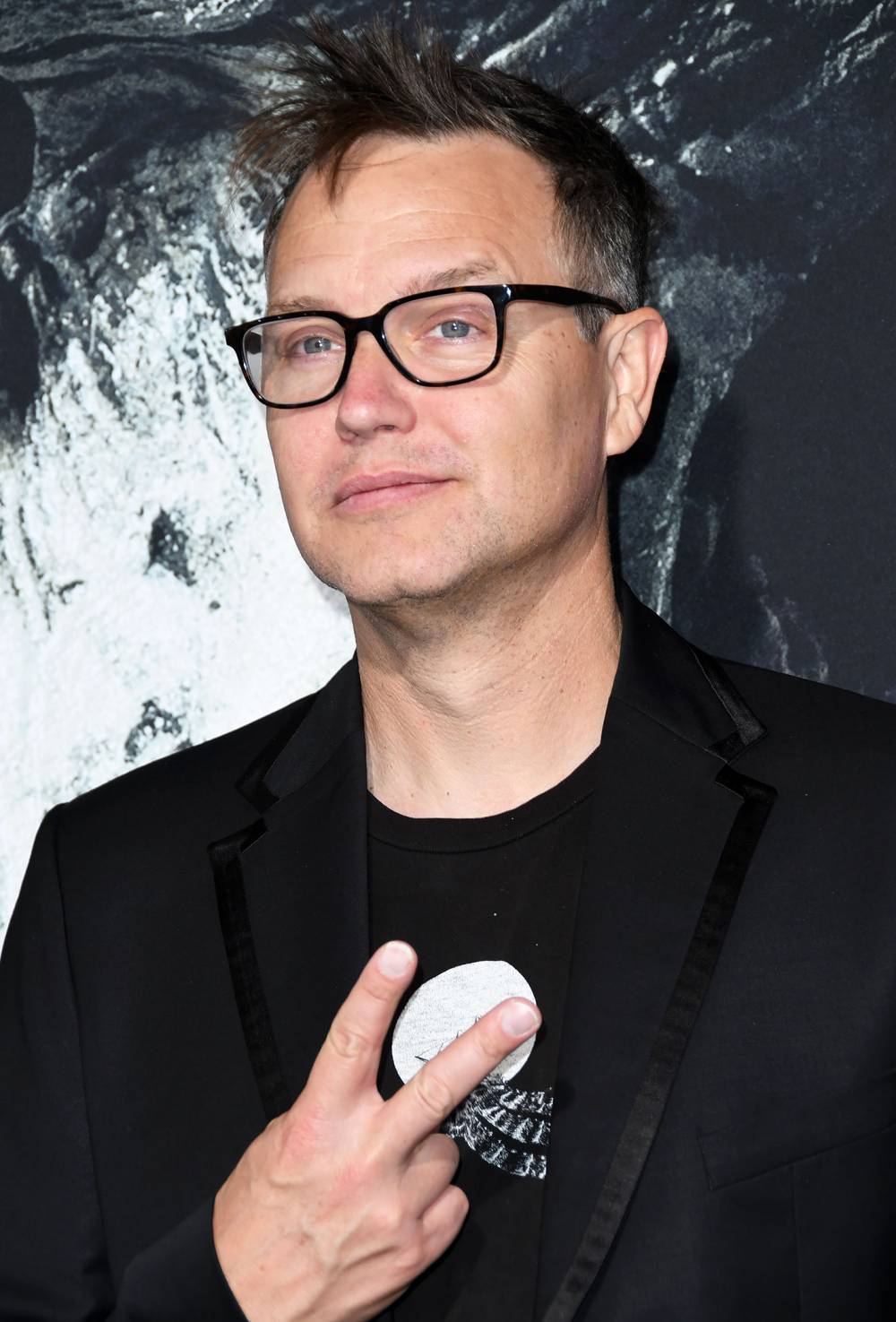 Mark Hoppus Shows Off Bald Head Amid Cancer Battle: 'Chemo Sucks'