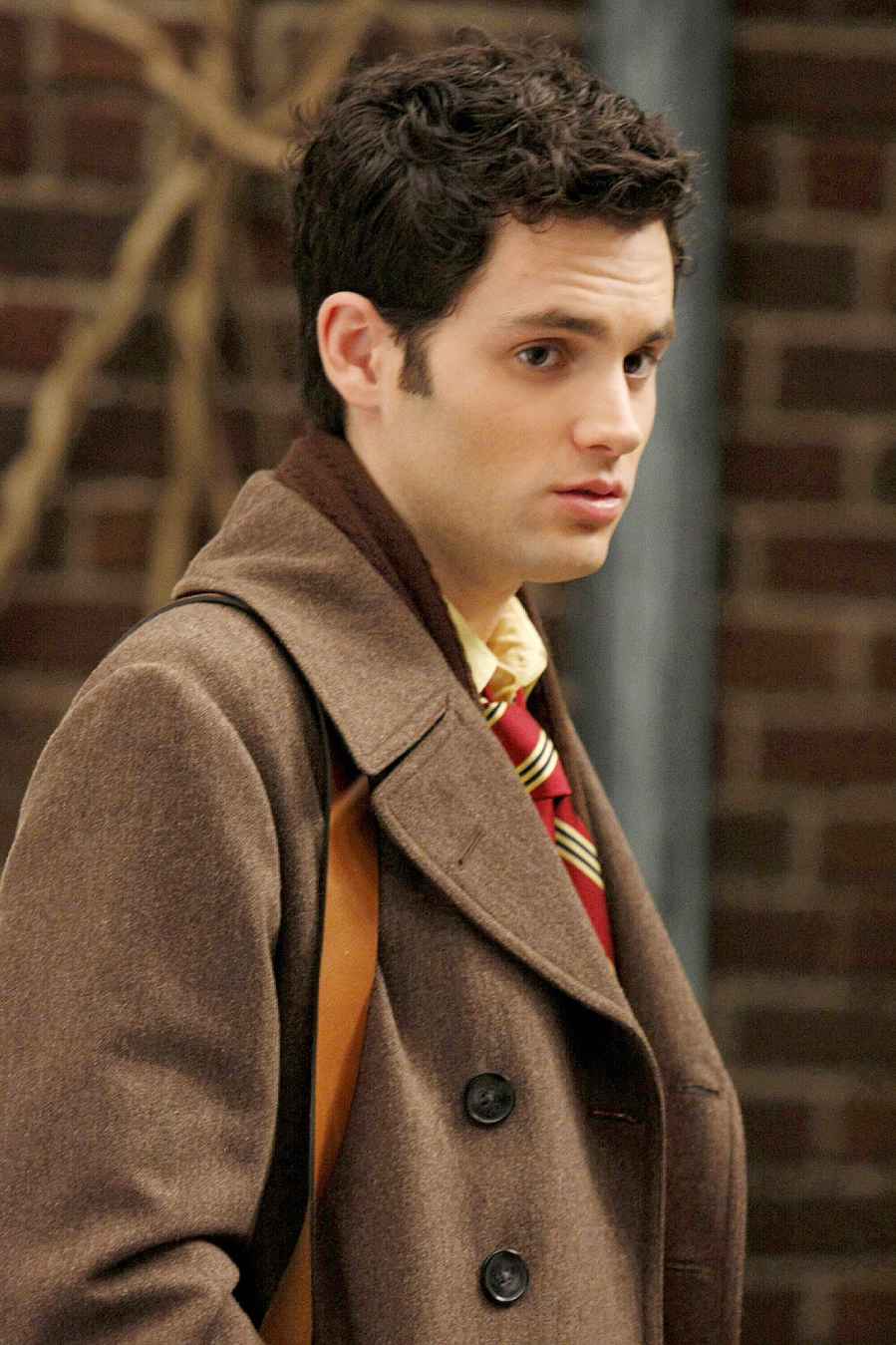 Penn Badgley Describes Feeling Overwhelmed Height Gossip Girl Fame