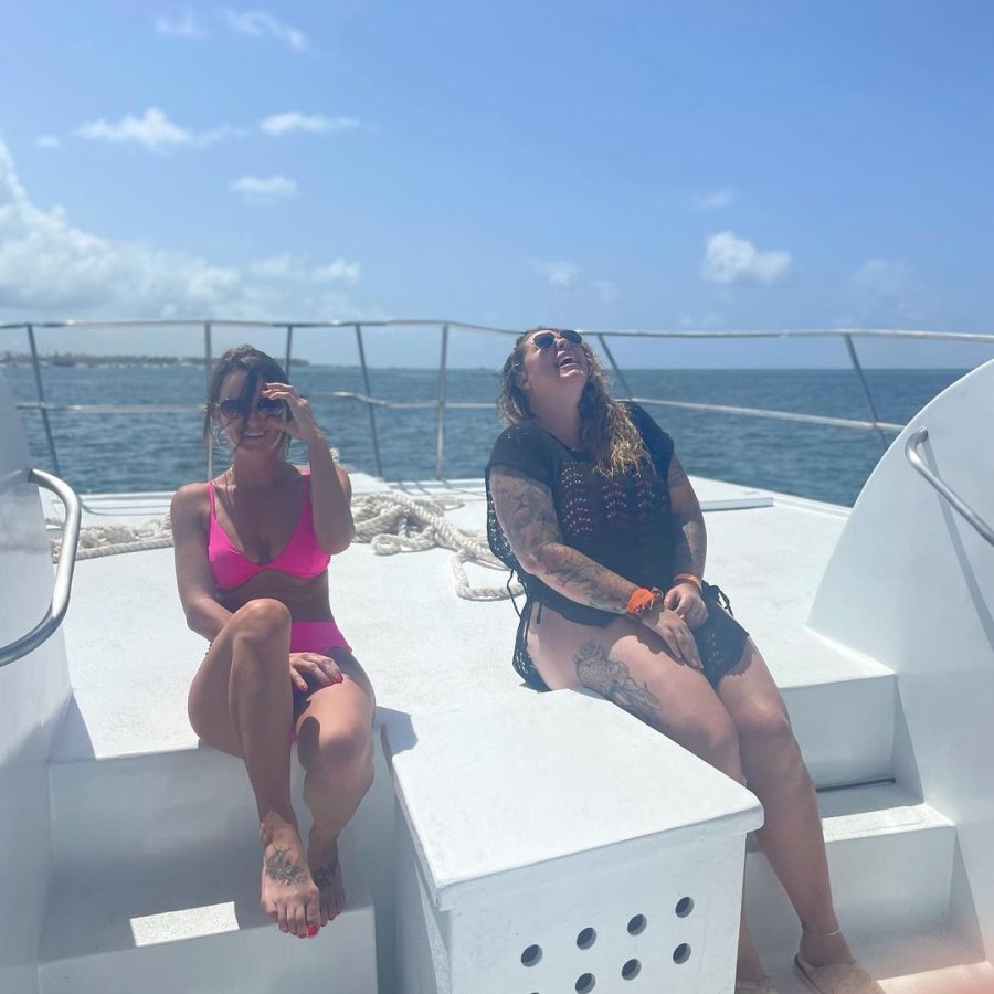 Teen Mom 2's Leah Messer Joins Kailyn Lowry's DR Vacation: Photos Getting the Giggles