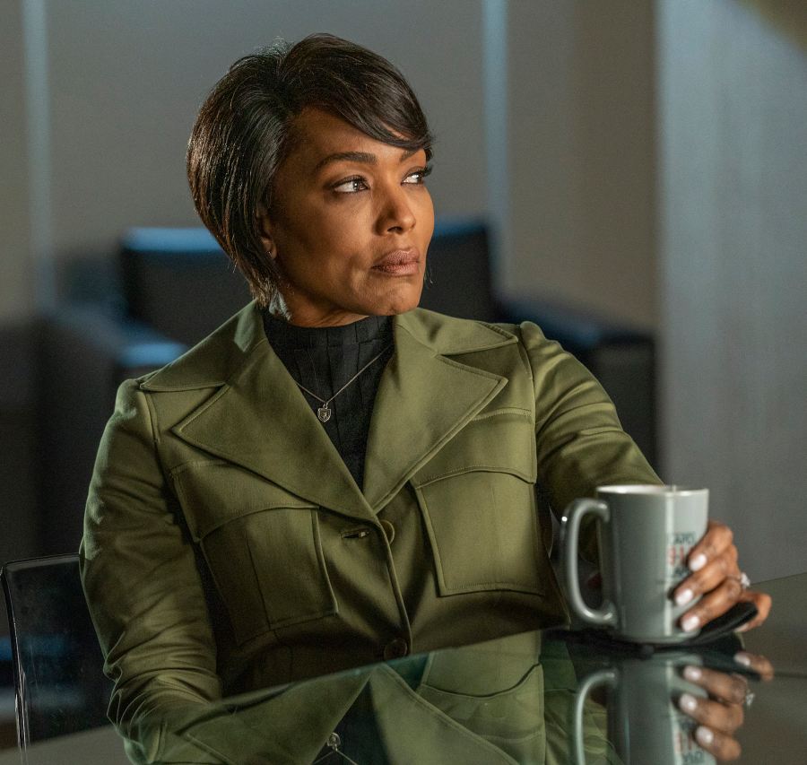 911 Cast Salaries Angela Bassett