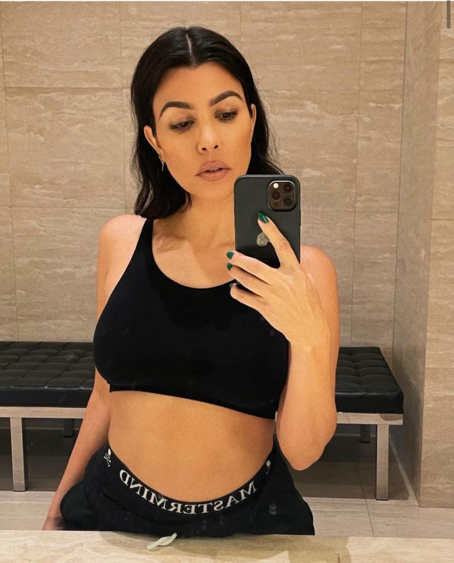 Kourtney Kardashian cut her hair.