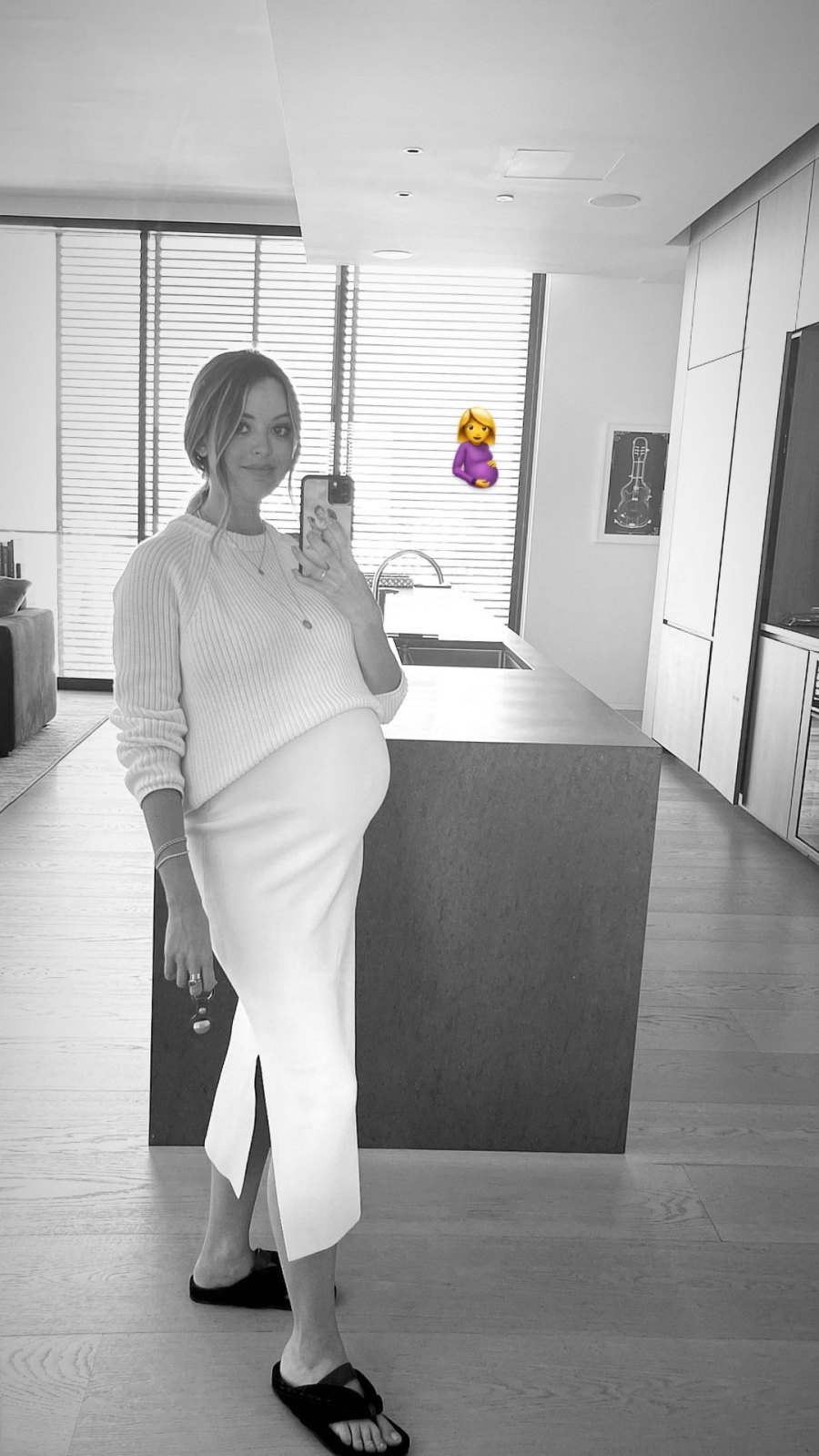 Pregnant Kaitlynn Carter's Baby Bump Album Black and White Bump