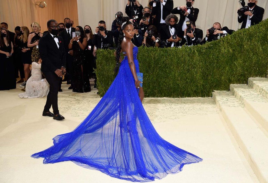 Met Gala 2021 Amanda Gorman Transforms Into Statue Liberty 2021 Met Gal