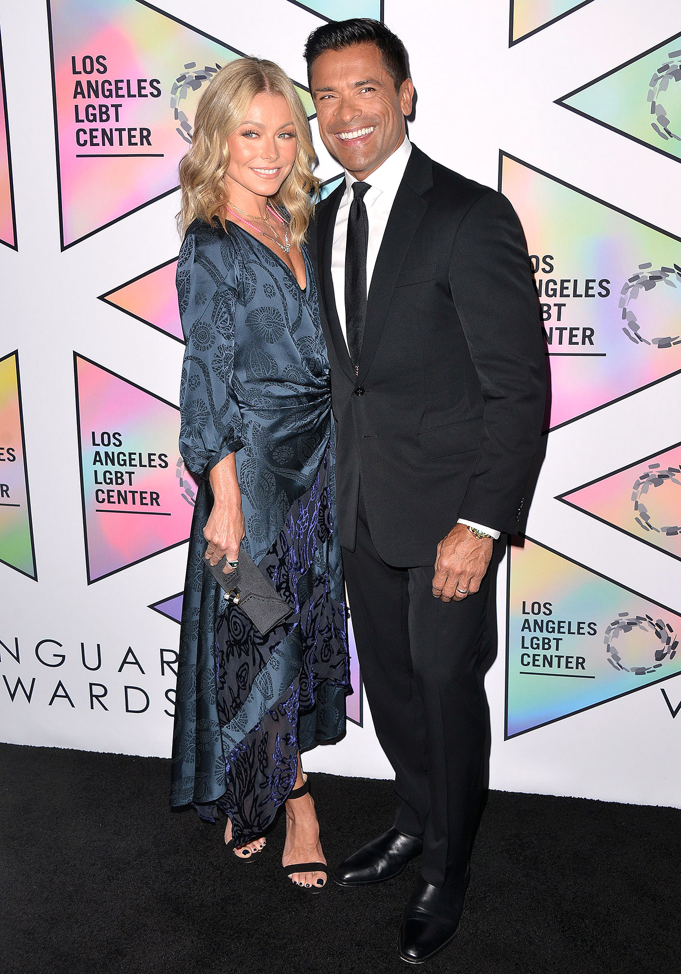 Kelly Ripa Insists Husband Mark Consuelos Doesn’t Wear Eyeliner