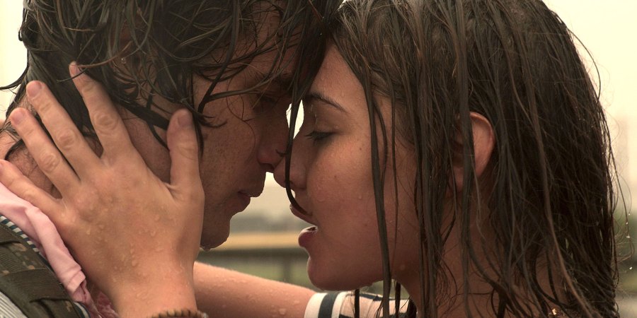 Outer Banks Rain Kiss Chase Stokes and Madelyn Cline Cutest Moments