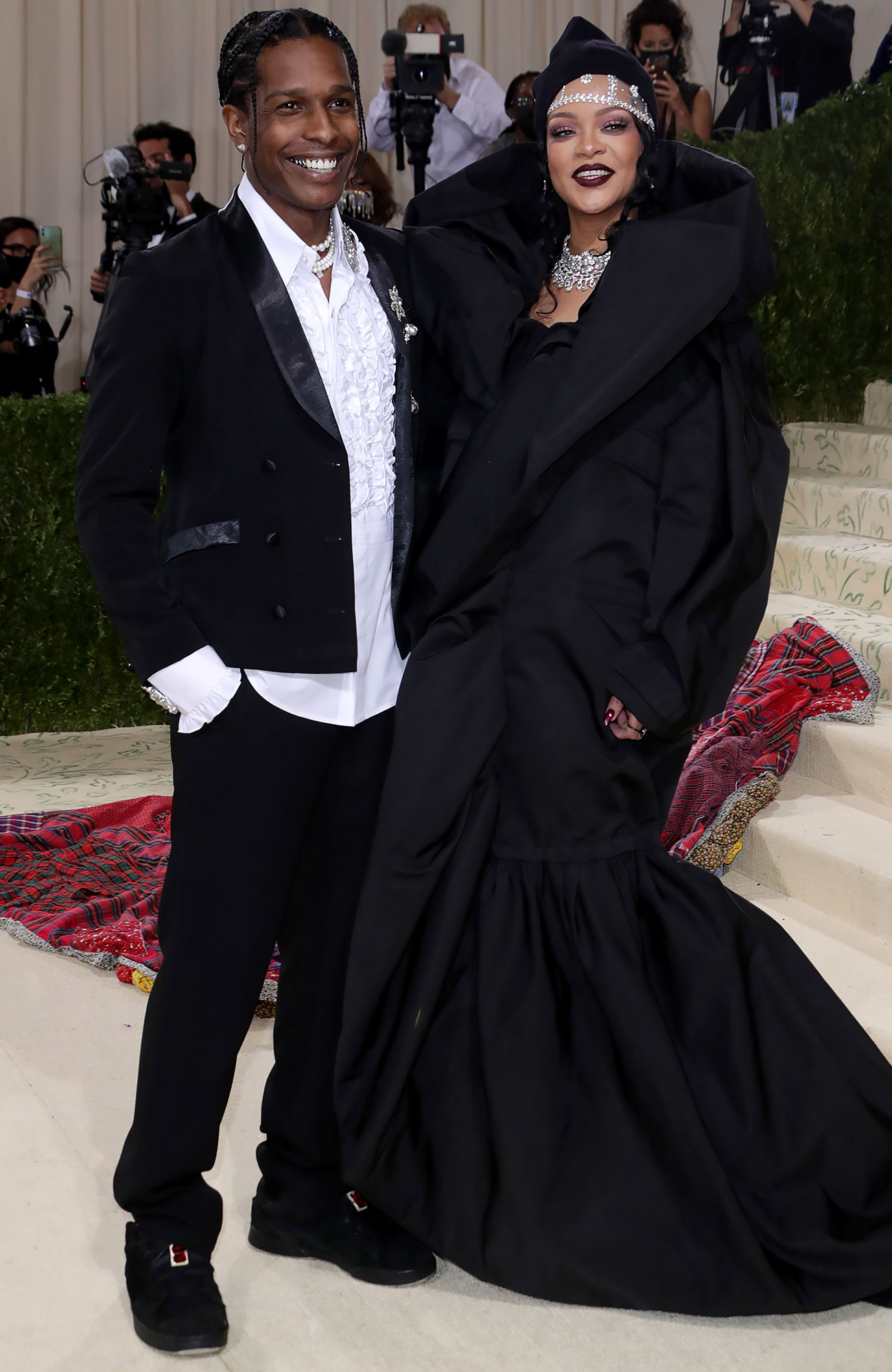 Met Gala 2021 Slay! Rihanna and A$AP Rocky Turns Heads on Met Gala Red Carpet