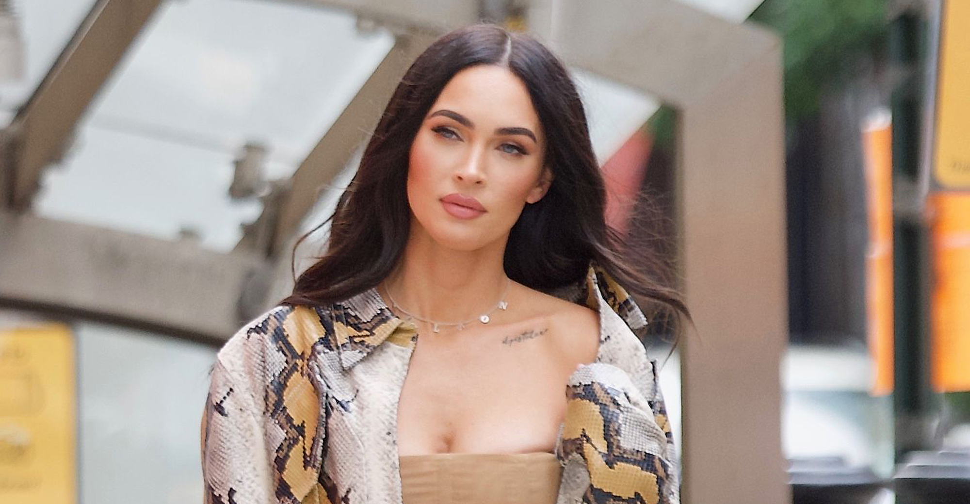 megan-fox-dry-sheet-mask