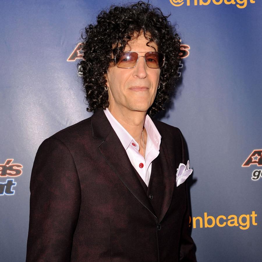 Howard Stern: Aaron Rodgers Should Be Fired for 'Bulls--t' Vaccine Comments