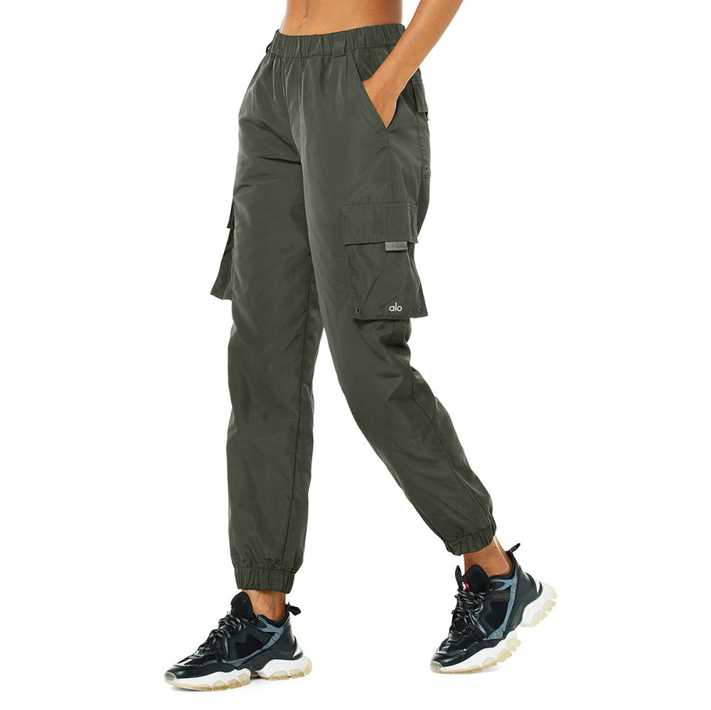 womens-sweatpants-joggers-alo-cargo